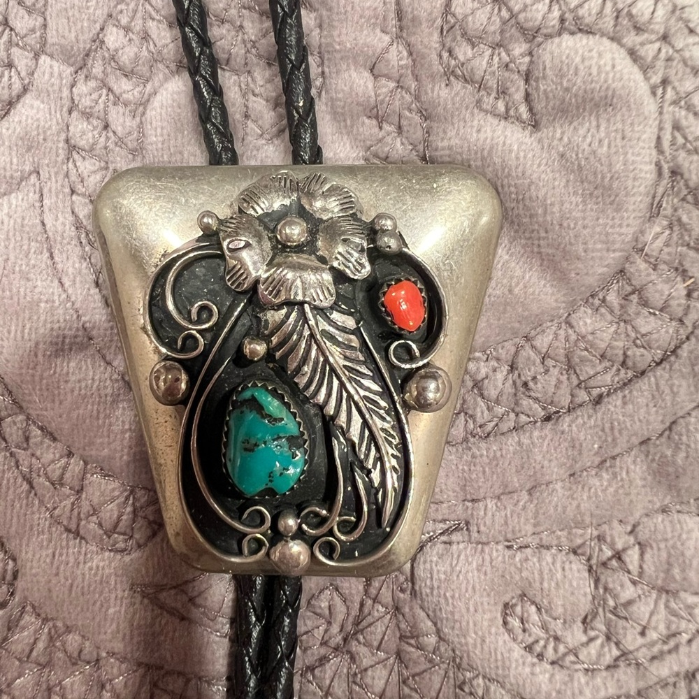 Gorgeous turquoise bola tie. Never worn. 18 inches